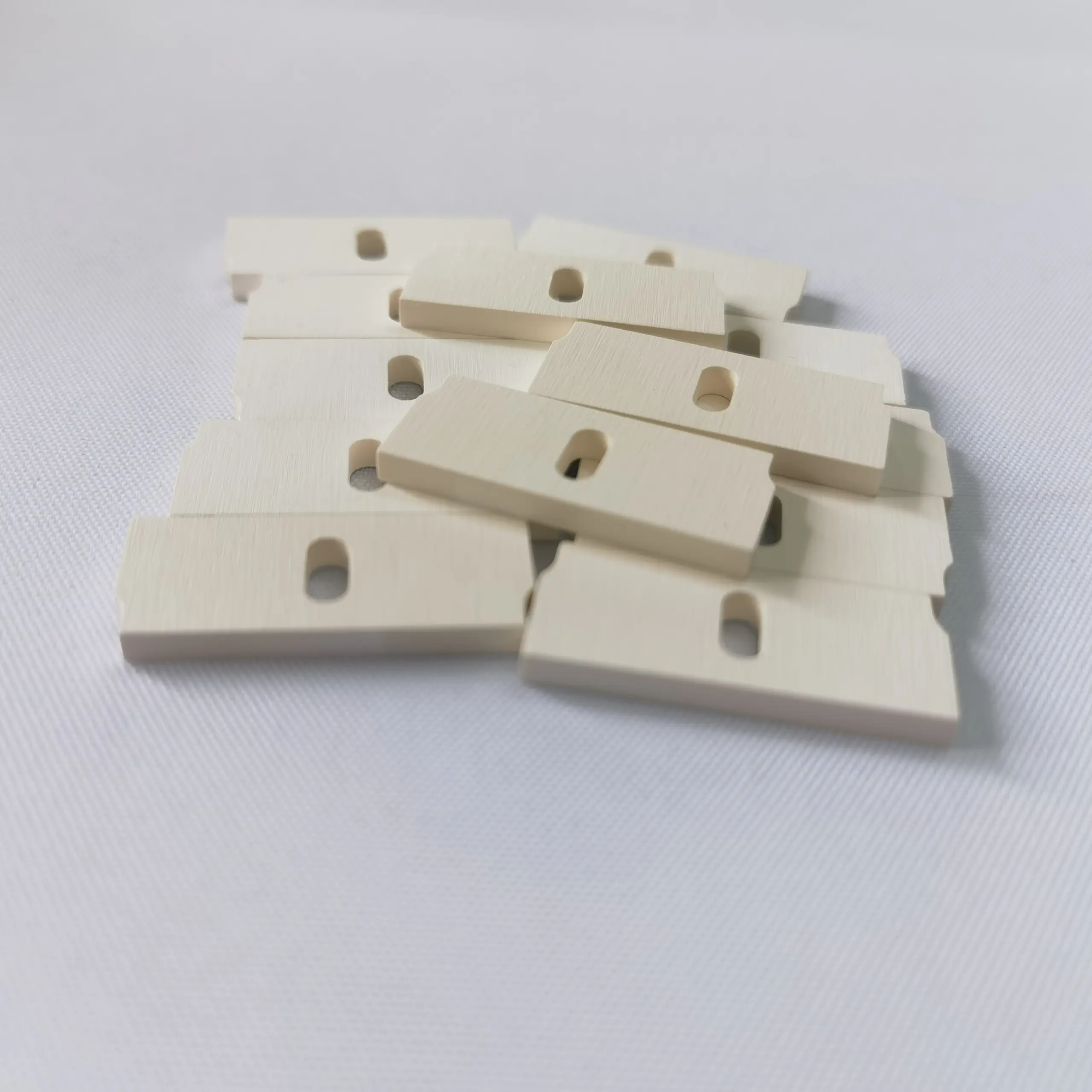 氧化铝陶瓷挡片-氧化铝陶瓷零件-氧化铝陶瓷片-氧化铝陶瓷结构件-氧化铝陶瓷可加工-来图定制