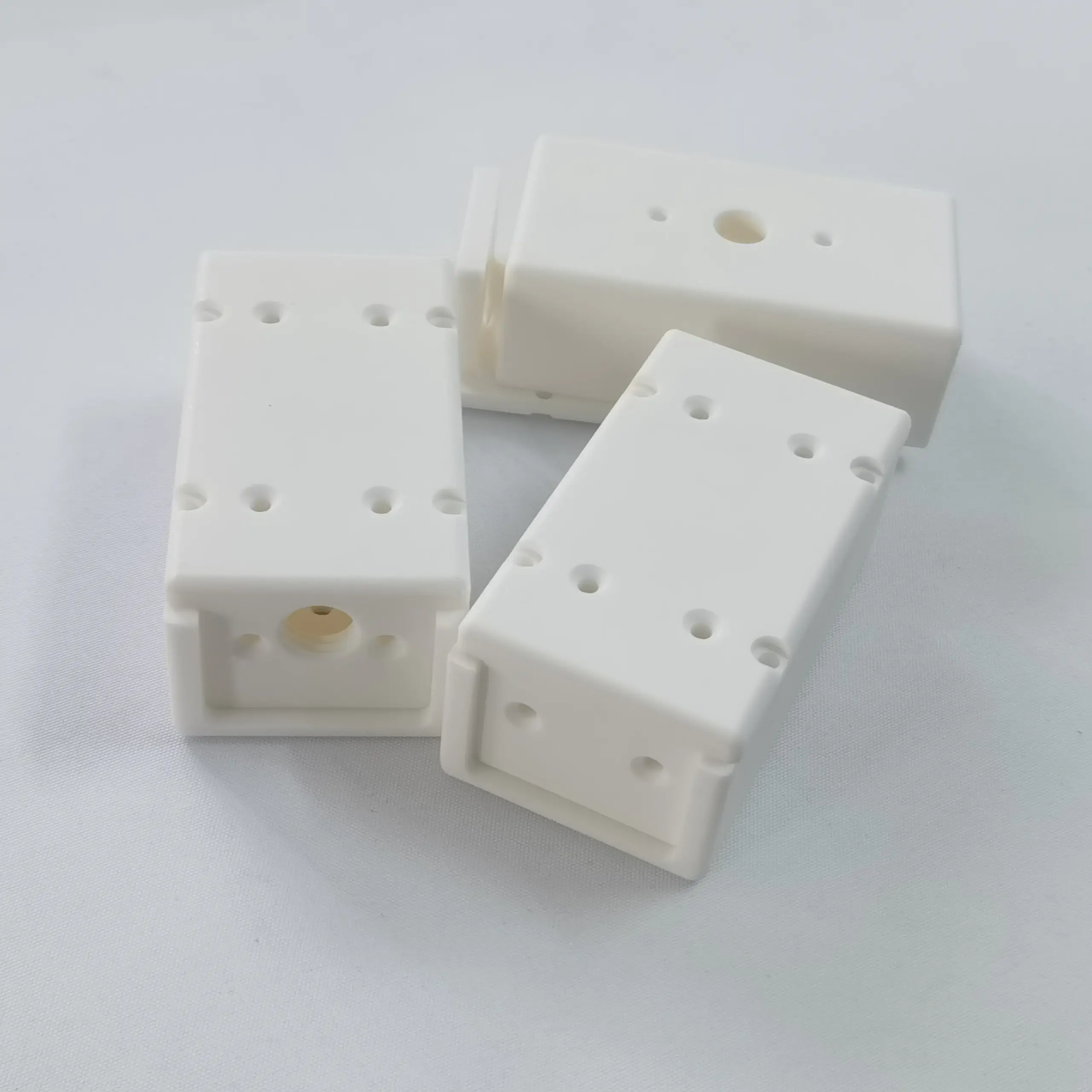 氧化锆陶瓷异形块状结构-氧化锆陶瓷结构件-氧化锆陶瓷零部件-氧化锆陶瓷可加工-来图定制